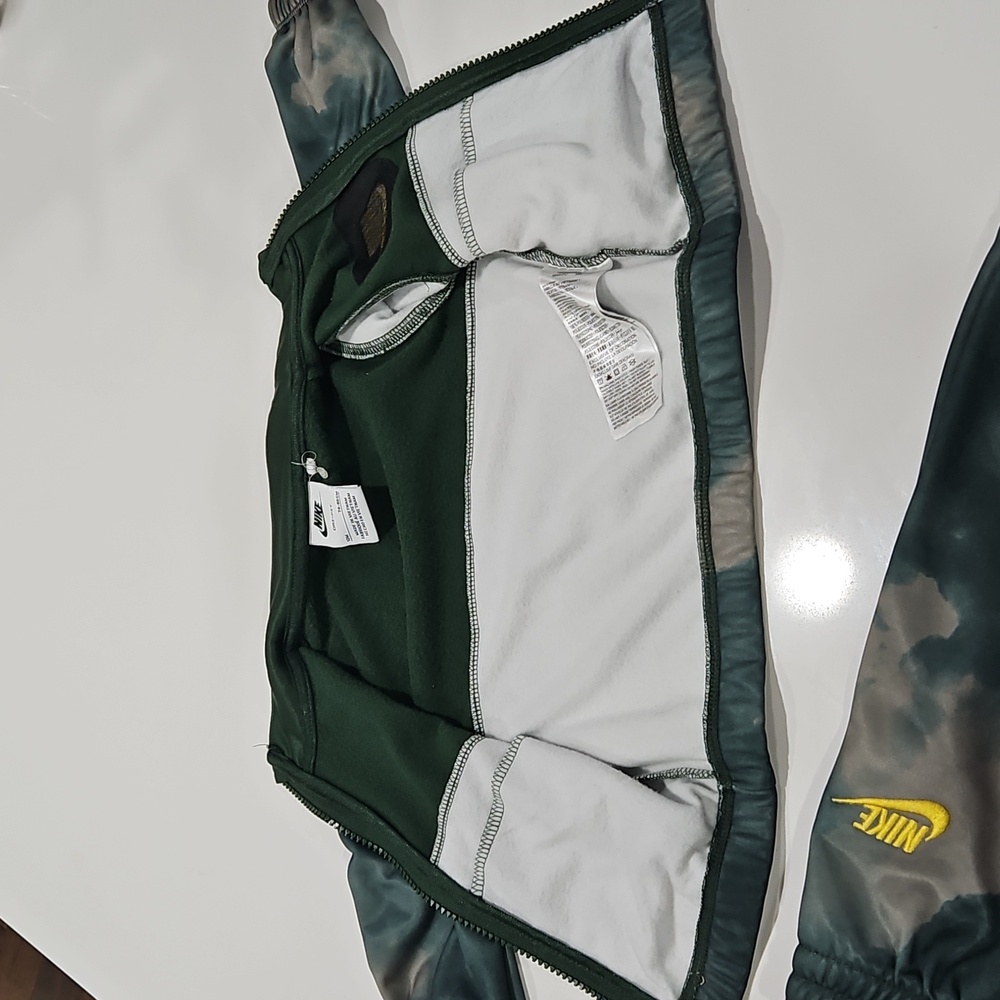 12/Mth Nike Dark Green and Gray Tracksuit with Yellow Logo Nwot - Picture 4 of 6